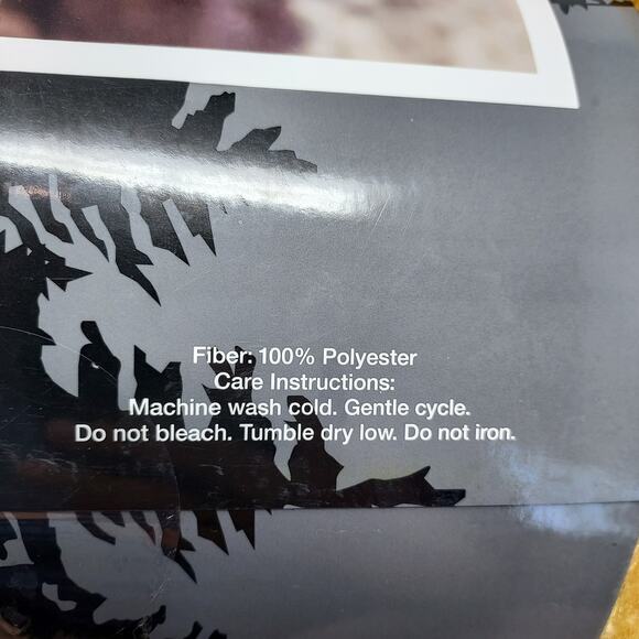 NEW Lion Plush Throw 50" x 60" - Picture 4 of 5